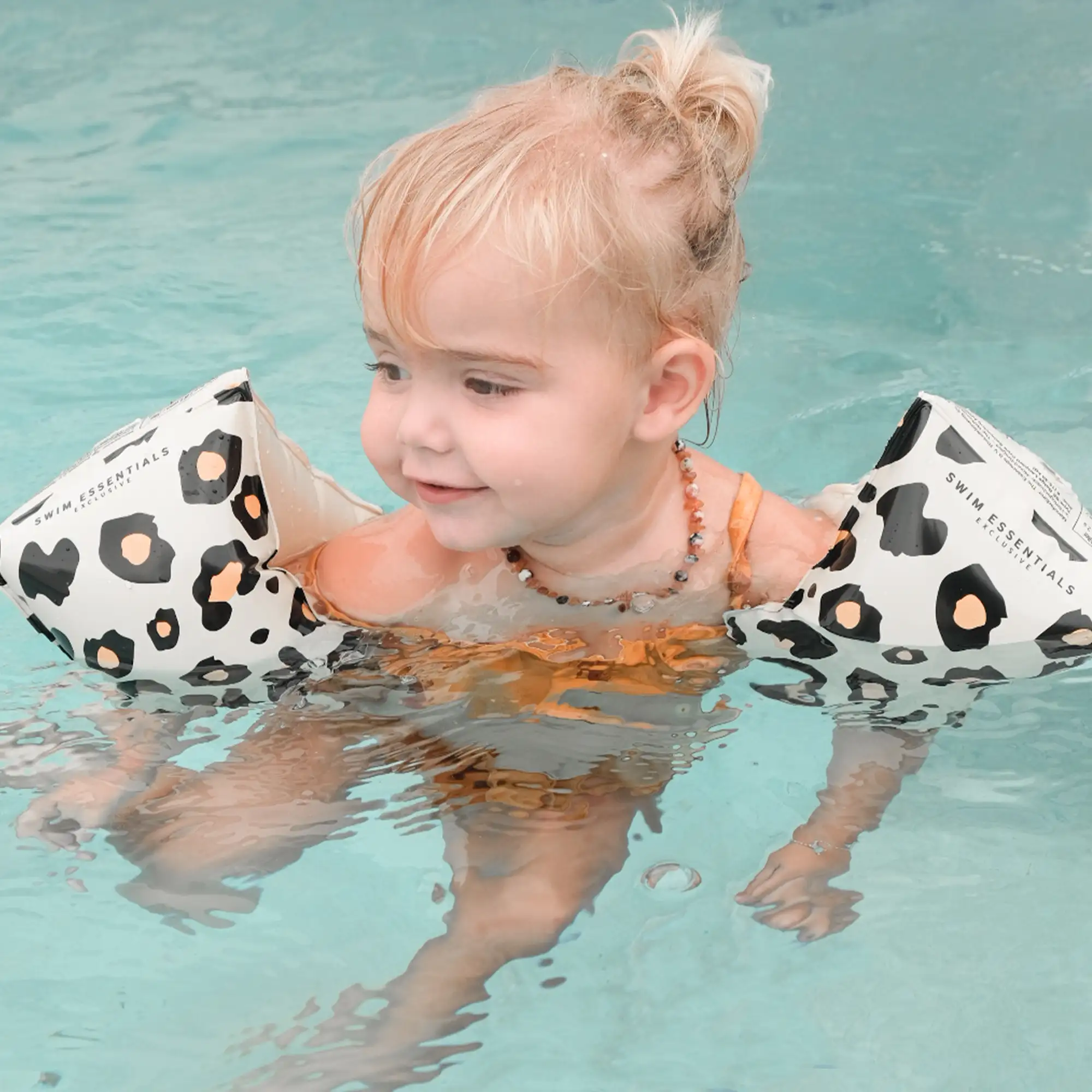 834-leopard-beige-armbands-0-2-years-1.webp