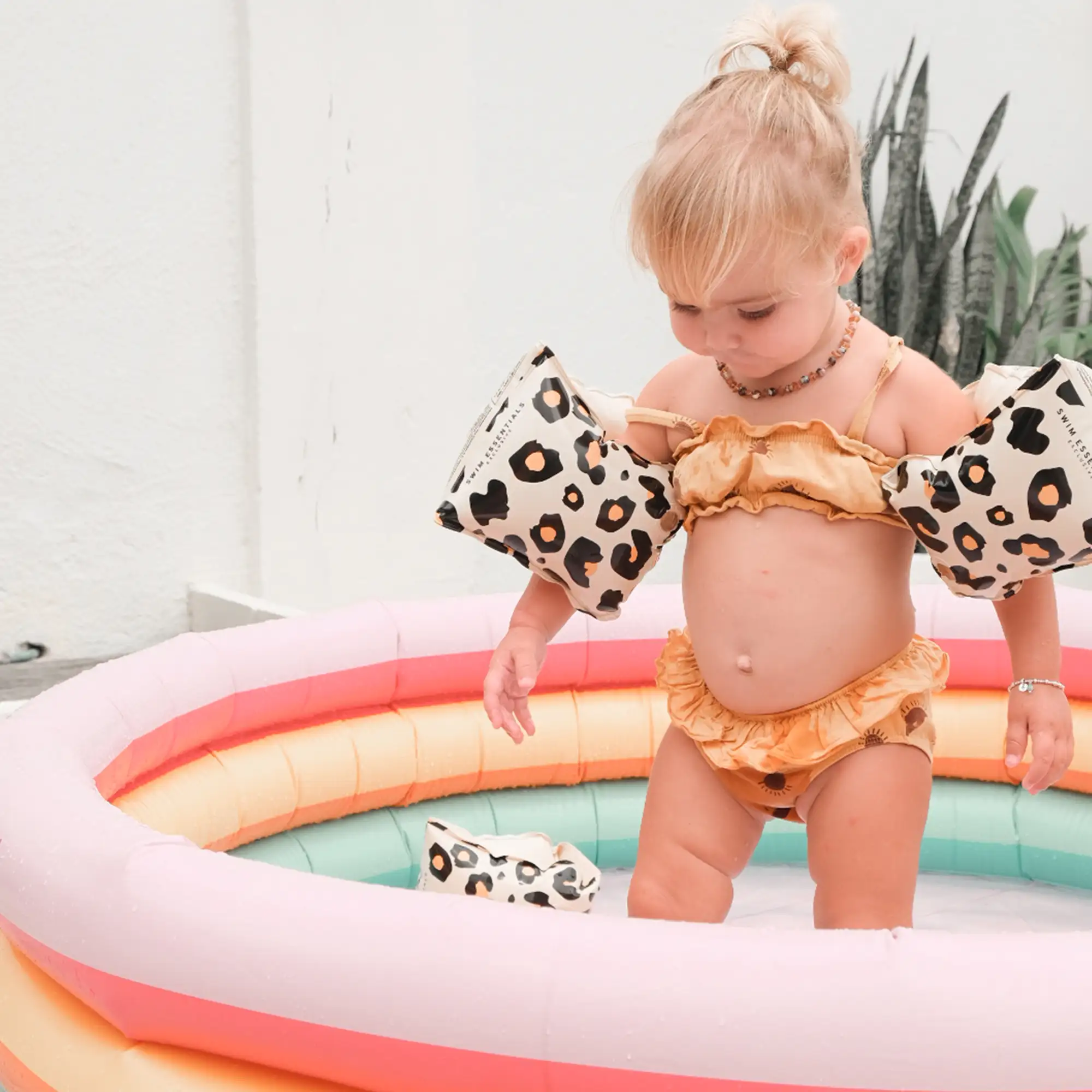834-leopard-beige-armbands-0-2-years-1.webp