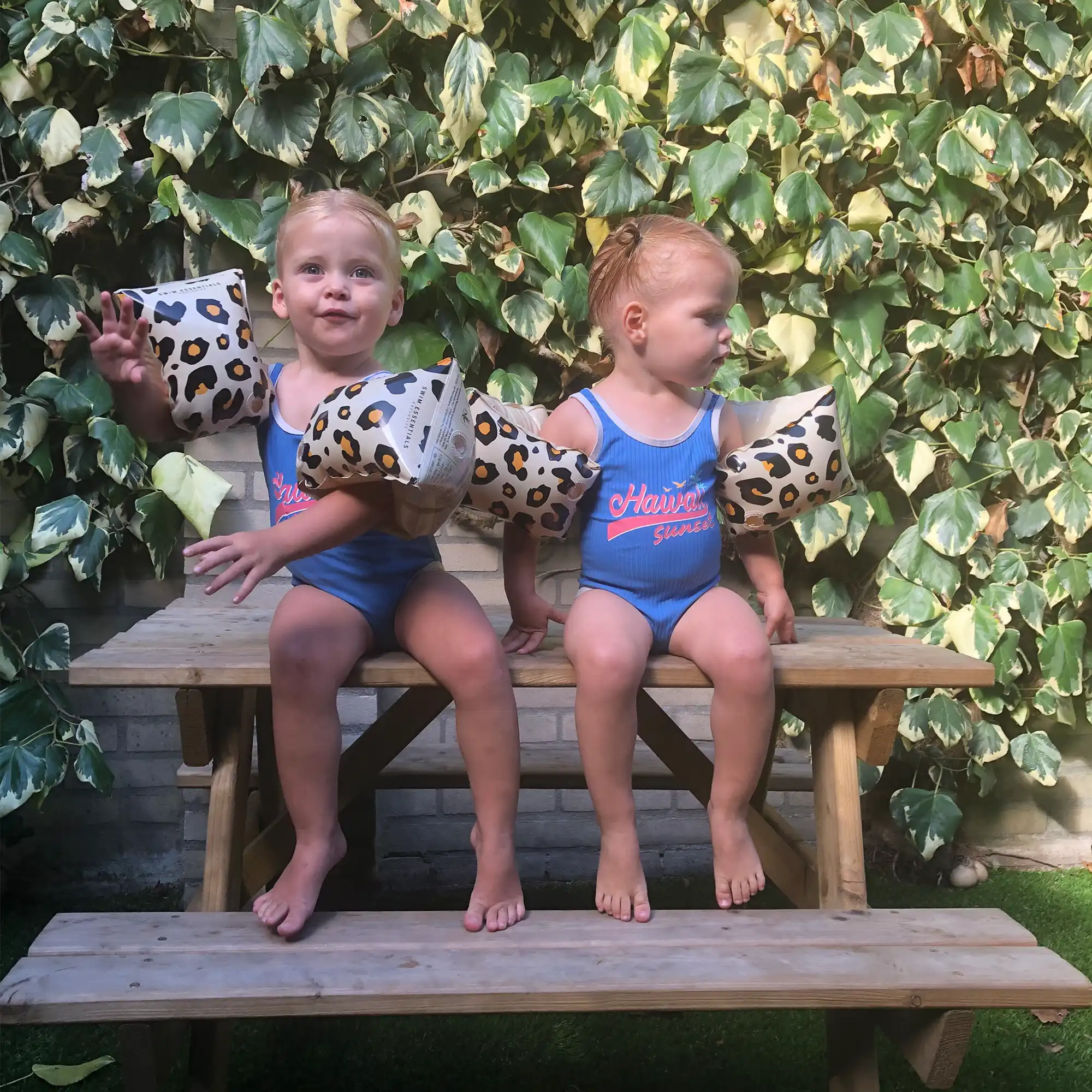 834-leopard-beige-armbands-0-2-years-1.webp